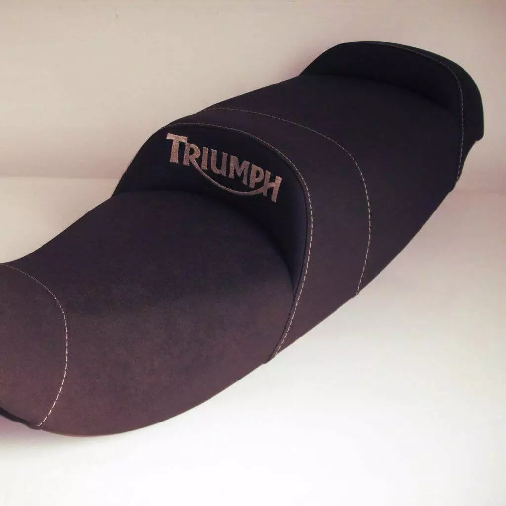 selle restaurée moto triumph